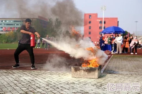 网友热议：地铁逃生游戏中，哪个配件堪称最肉防御神器？