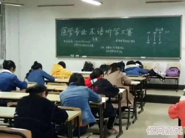 大学生 网友推荐：在大学生活中，积极参与社团活动和实习机会，不仅能丰富自己的经历，还能结识志同道合的朋友。