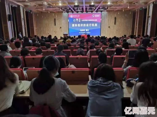 大学生 网友推荐：在大学生活中，积极参与社团活动和实习机会，不仅能丰富自己的经历，还能结识志同道合的朋友。